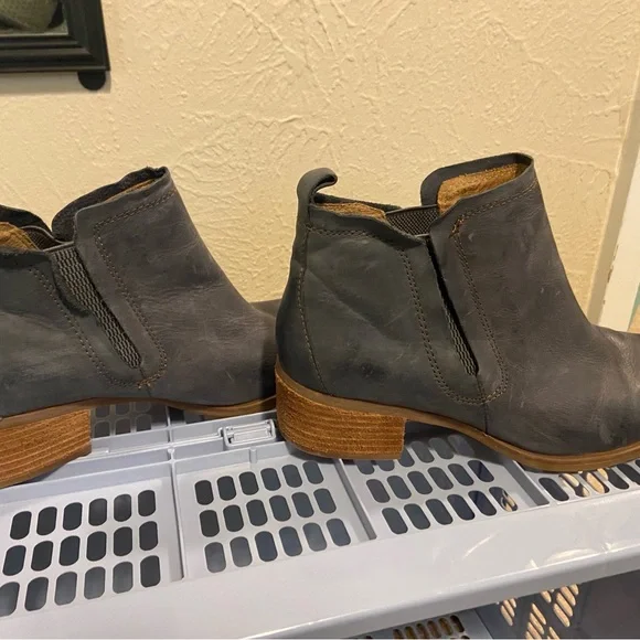 Korks Tea Stretch Ankle Bootie (Women), size 8 - Picture 4 of 8